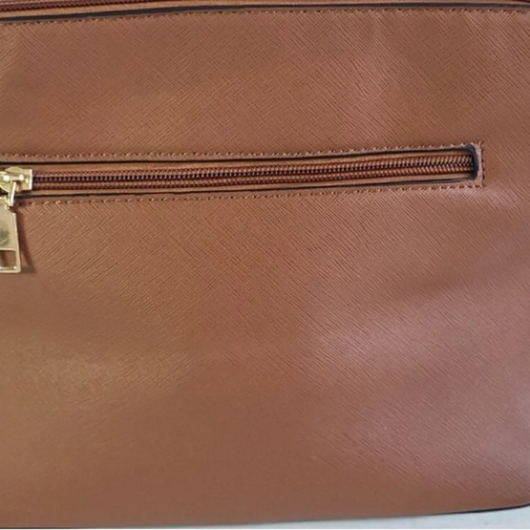 Chic Two-Tone Crossbody Bag with Tassels - Picture 2 of 12